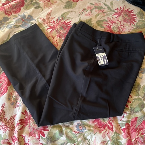 RAFAELLA Size 18W Curvy Bootleg Defined Waist Higher Back Rise Cozy SOFT $65
NEW - Picture 5 of 15